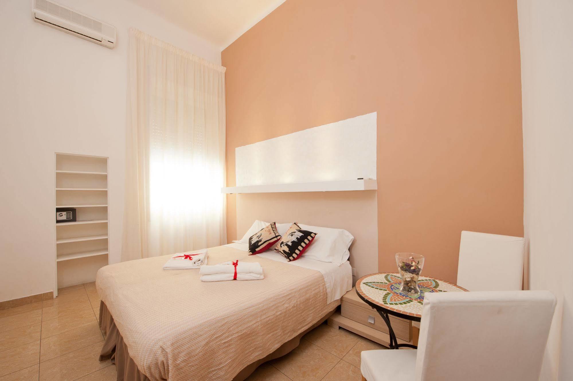 H Central Lecce Bed & Breakfast Eksteriør bilde