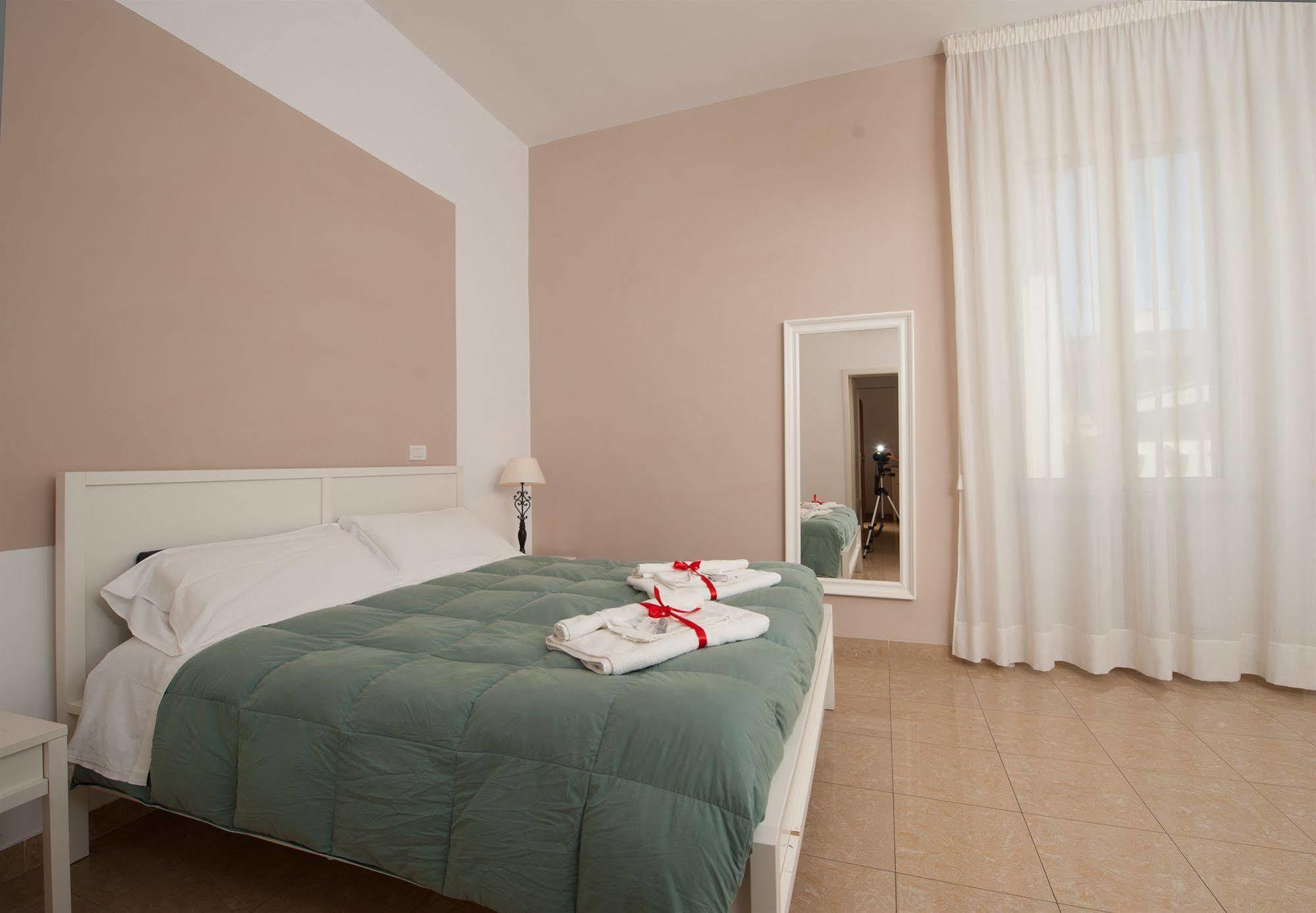 H Central Lecce Bed & Breakfast Eksteriør bilde