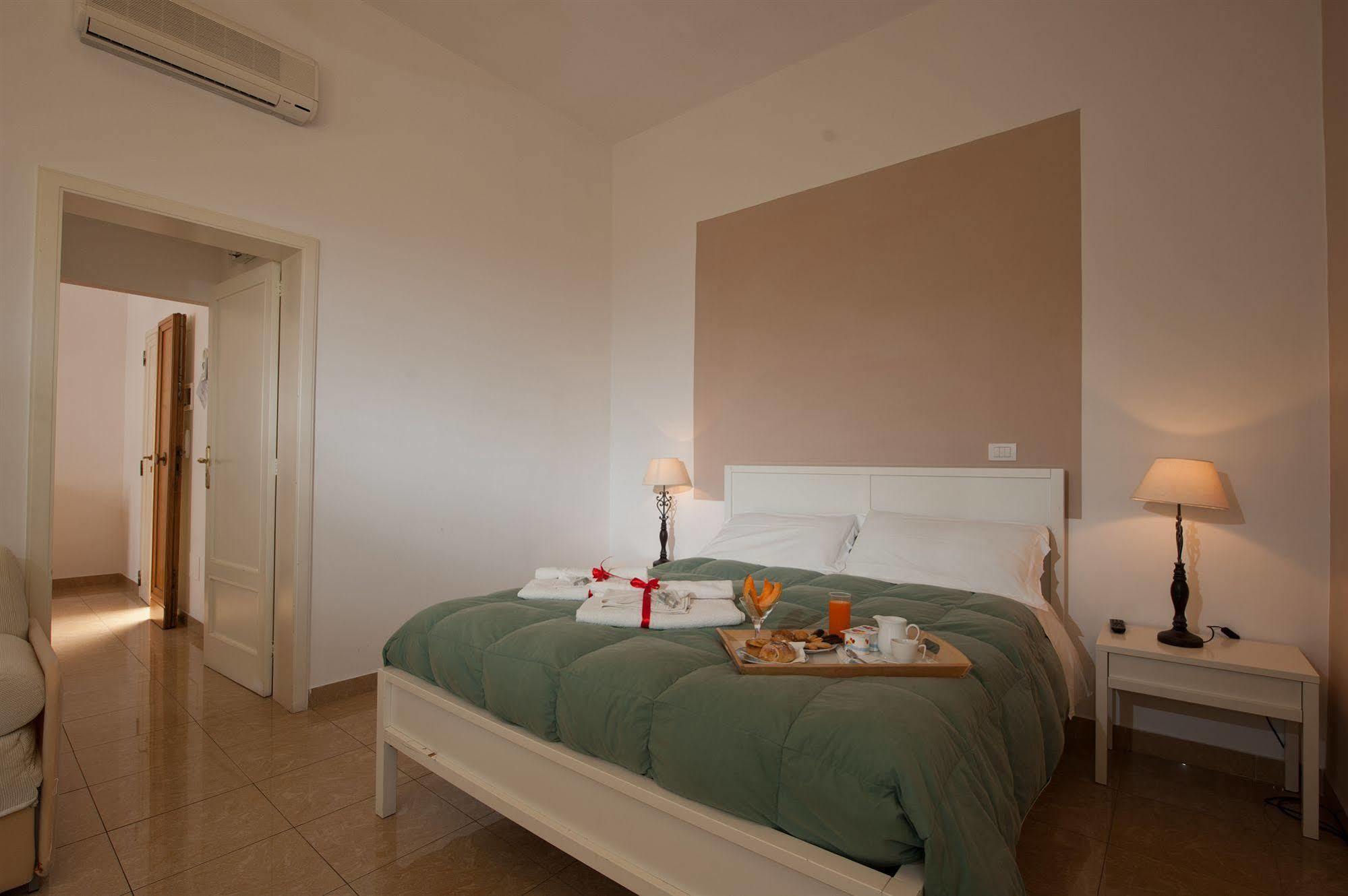 H Central Lecce Bed & Breakfast Eksteriør bilde